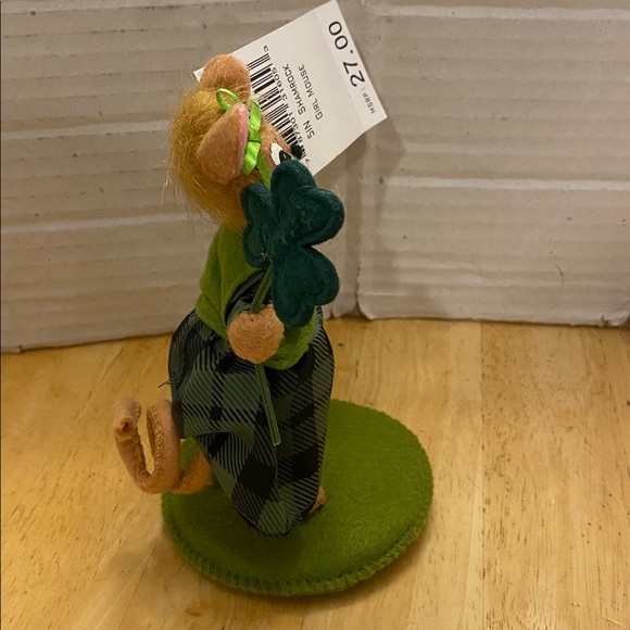 Annalee 5 inch shamrock girl Mouse. NWT. Perfect for St Patrick’s Day decor - Picture 6 of 6